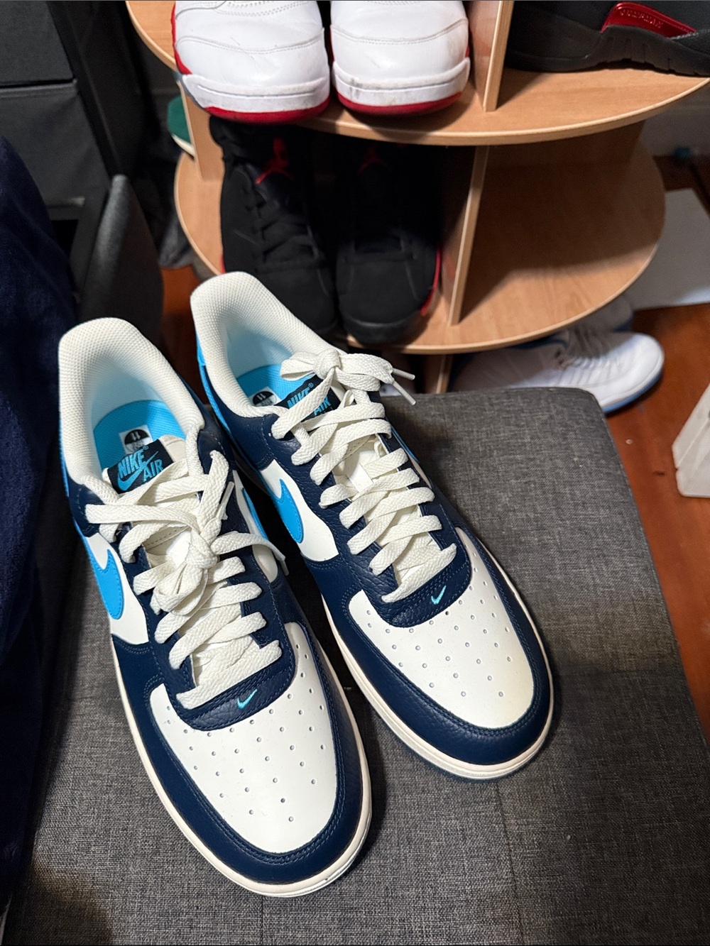 Nike Air Low-Top Sneakers in Navy, White & Light Blue